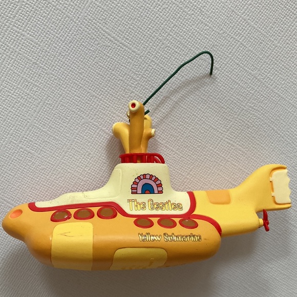 Hallmark Keepsake Christmas Ornament The Beatles Yellow Submarine - Picture 3 of 5